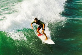 开云下载-太阳收割国王，当乔治在年度焦点之战中接管比赛