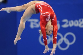 开云APP-吉林队血拼广厦队，当欧冠精神照进CBA半决赛