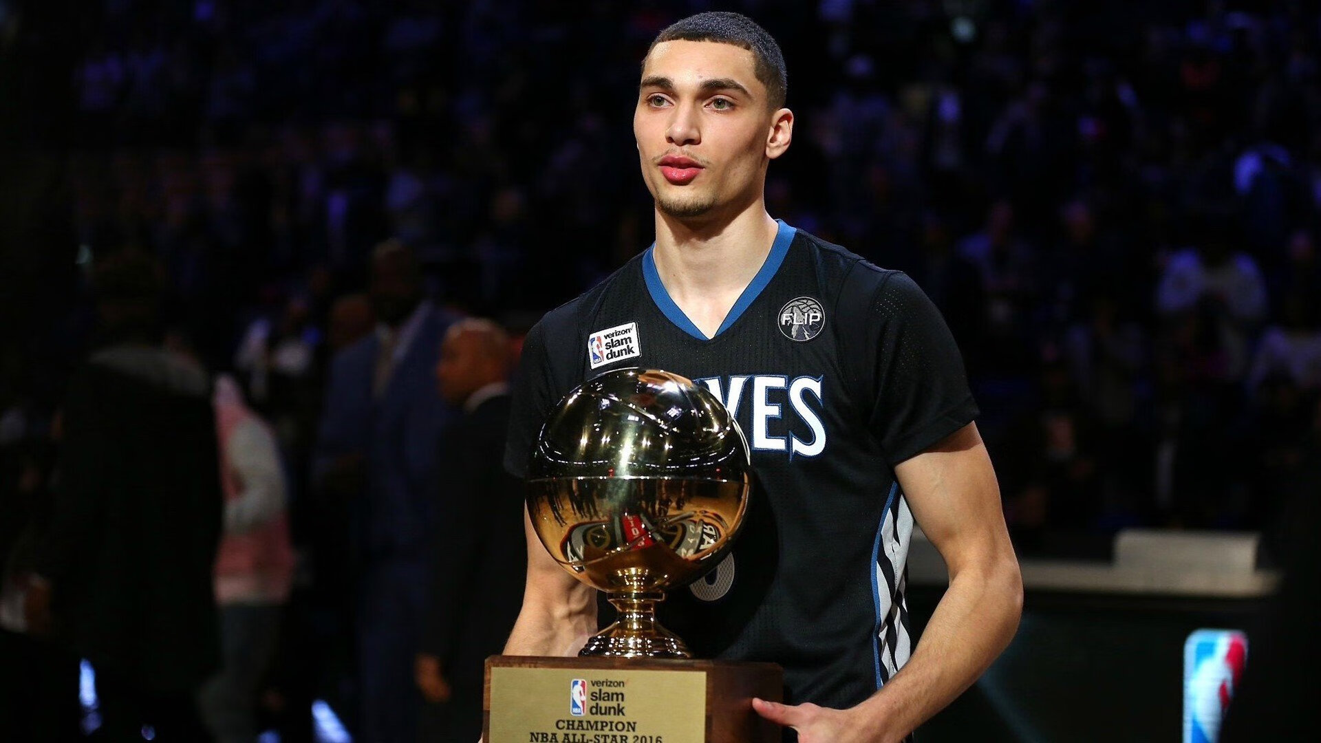 魔术正面击溃深圳队，锡安节奏完全掌控，一场现代篮球的解剖课