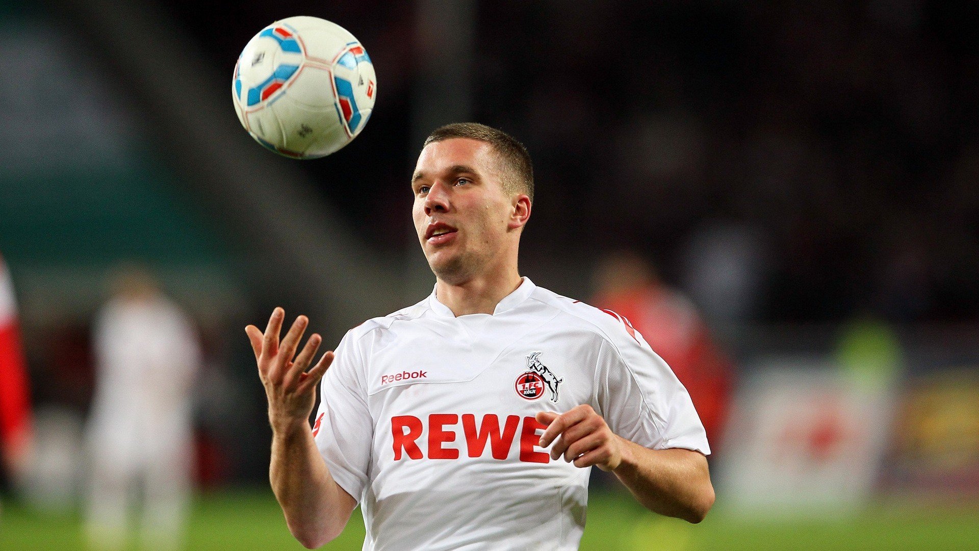 罗马掀翻哥伦比亚,F1新赛季揭幕战,一场跨越时空的征服